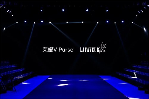 给科技插上想象力翅膀 荣耀V Purse钱包折叠屏惊艳亮相