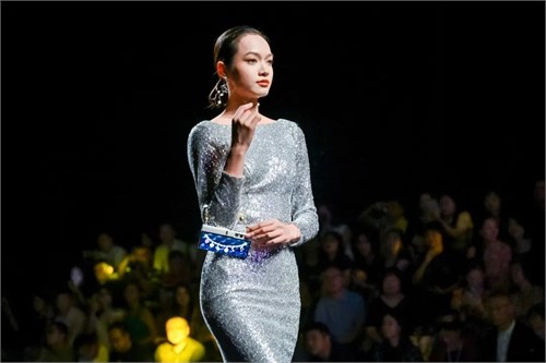 给科技插上想象力翅膀 荣耀V Purse钱包折叠屏惊艳亮相