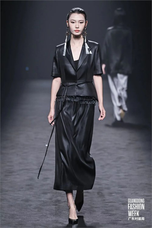 「绣梦向粤」定制联合秀  潮流与传统服饰文化的灵感碰撞