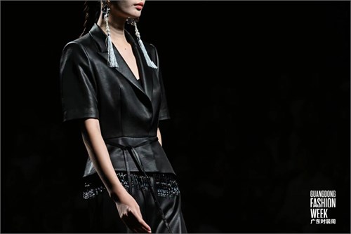 「绣梦向粤」定制联合秀  潮流与传统服饰文化的灵感碰撞