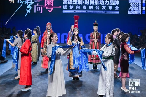 「绣梦向粤」定制联合秀  潮流与传统服饰文化的灵感碰撞