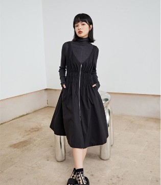 汀丁可 秋季纯黑色时尚日常穿搭 解锁神秘与优雅