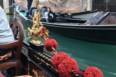 神话三千年，欧米茄海马系列手表与海皇深海对话