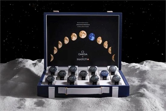 MoonSwatch第二幕整盒全套集结 欧米茄用金指针召唤光明