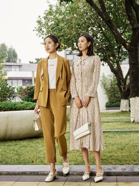 爱佛斯ALFORS新品女装 服饰映智慧 独立展风采