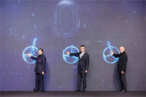 当“潮”不让 实力出圈 海宁皮革时尚产业引爆2024CHIC春季展