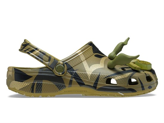 CLOT携手Crocs推出科幻风洞洞鞋系列