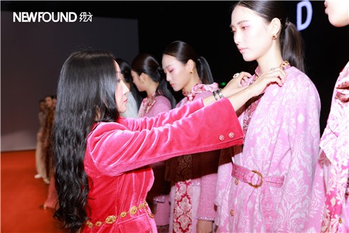 ReginaFang与NEWFOUND 大美东方时尚在AW24中国国际时装周上演