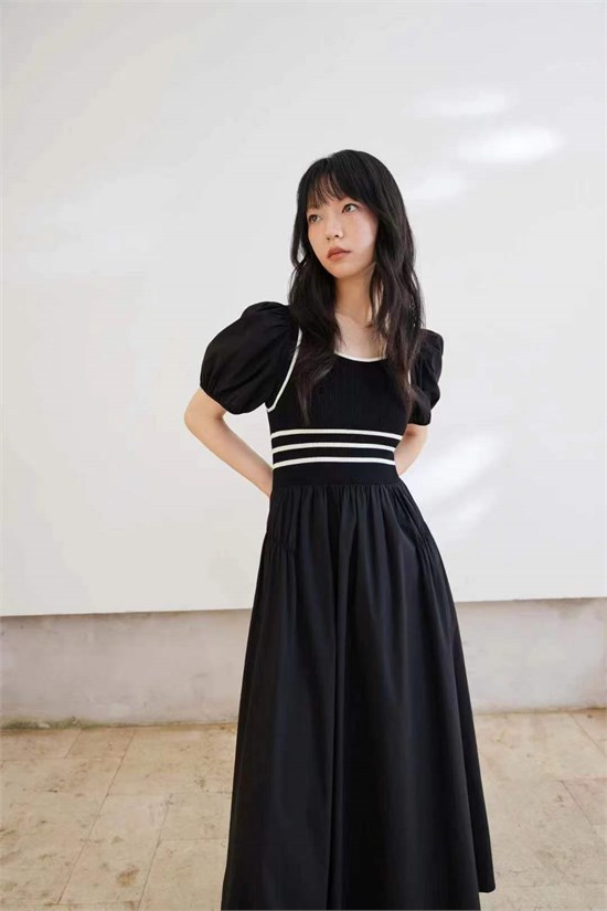 汀丁可黑色裙装系列 简洁而优雅时尚
