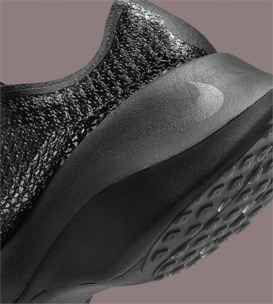 Matthew M Williams 与 Nike 再度携手 推出 Zoom MMW 6 TRD Run 