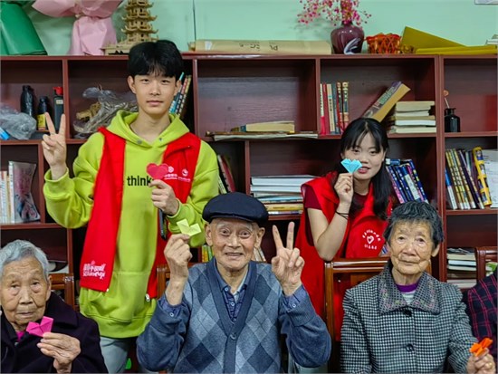 商学院开展“浓情五月天 感恩母亲节” 情暖母亲节志愿活动!