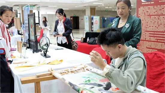 四川省第34次全国助残日励志宣讲暨残疾人非遗文创展示进高校