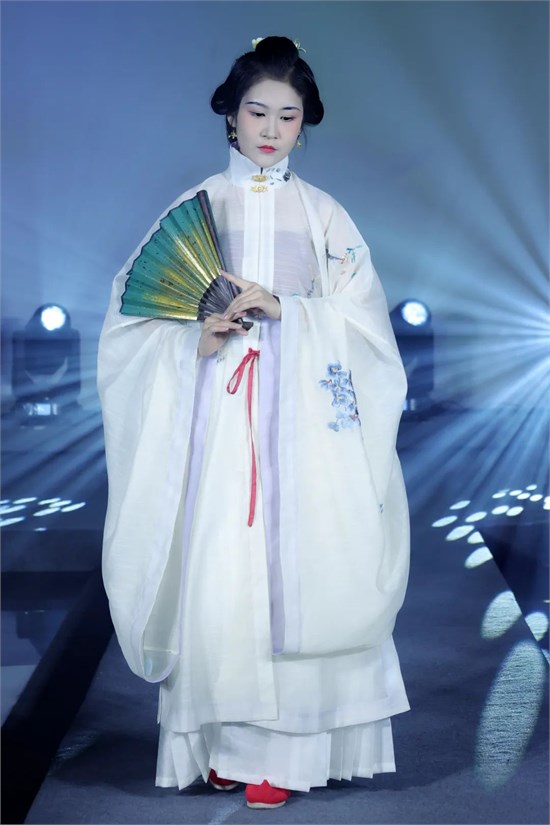 我校服饰博物馆打造传统服饰文化盛宴