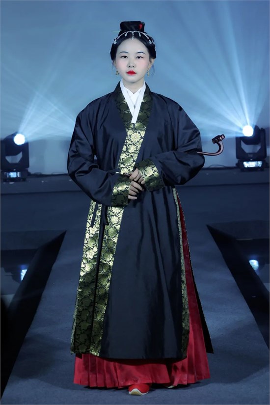我校服饰博物馆打造传统服饰文化盛宴
