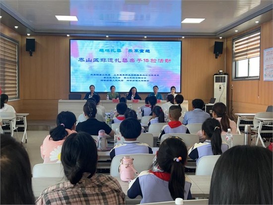 山服教师走进乡村开展“趣味扎染 乐享童趣”非遗扎染科普活动