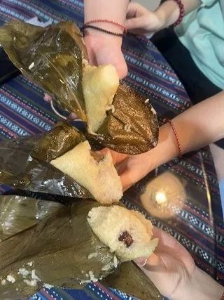 包粽子、扎香囊、自绘漆彩端午扇……在陕服我们这样过端午！