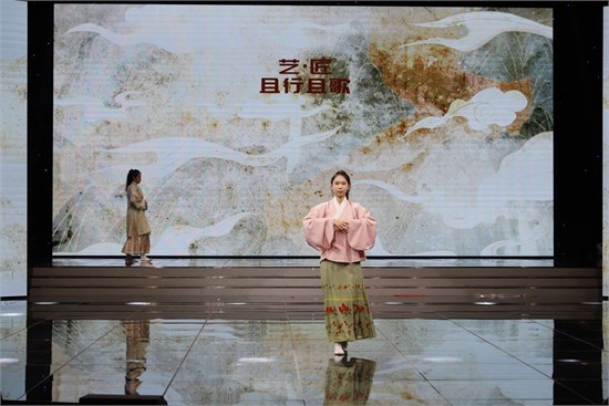 文化与时尚融合 山东服装职业学院2024届服装专业毕业发布会