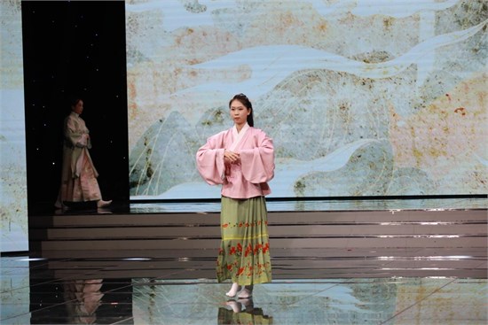 文化与时尚融合 山东服装职业学院2024届服装专业毕业发布会