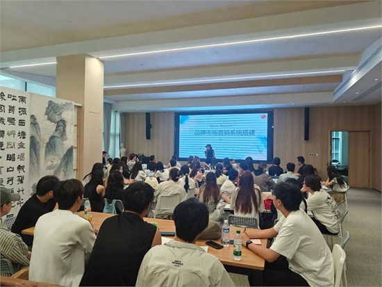我校服装学院学生赴杭州开展《服装市场营销》实践课程