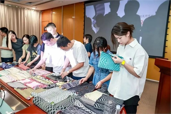  广州市海珠中大纺织产业商会世界设计论坛召开