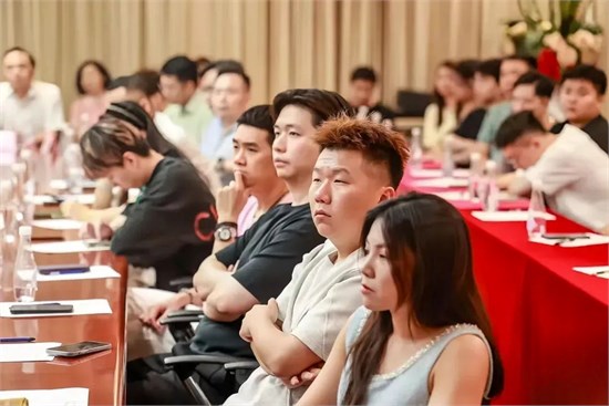  广州市海珠中大纺织产业商会世界设计论坛召开