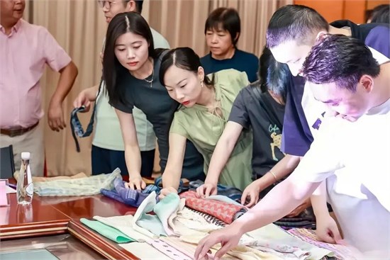  广州市海珠中大纺织产业商会世界设计论坛召开