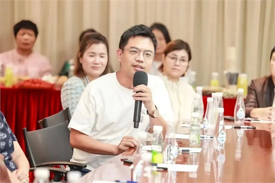  广州市海珠中大纺织产业商会世界设计论坛召开