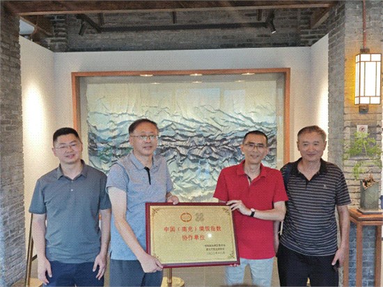 中国茧丝绸交易市场南充生丝超市揭牌开启试营业！