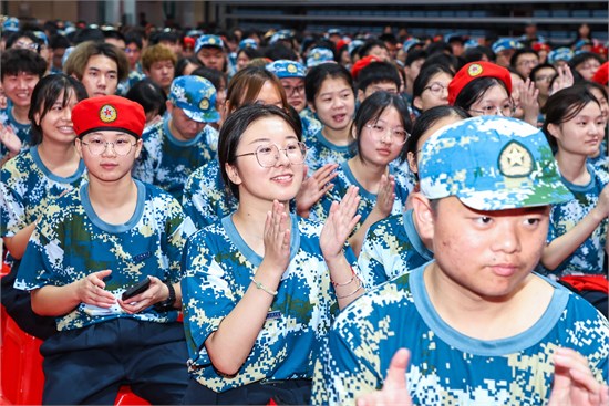 全程高燃！多图直击2024级新生开学典礼！