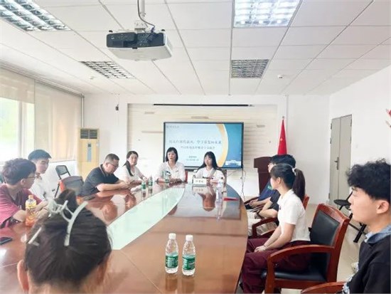  校友归来传薪火 学子奋发向未来 2024级新生学习经验交流会