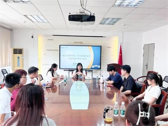  校友归来传薪火 学子奋发向未来 2024级新生学习经验交流会