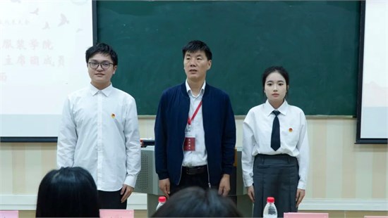 学代会圆满落幕 又踏层峰辟新天 更扬云帆立潮头