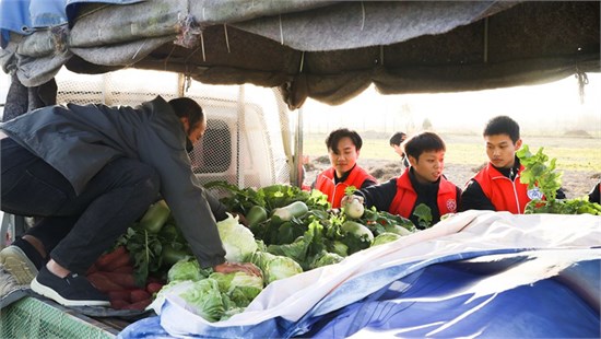 调研、劳动、直播、捐赠……这堂开在田间地头的思政课有意义