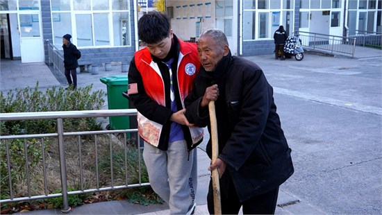 调研、劳动、直播、捐赠……这堂开在田间地头的思政课有意义