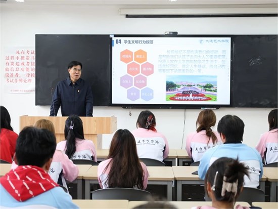 大连艺术学院 “学”风吹拂   “文”润校园