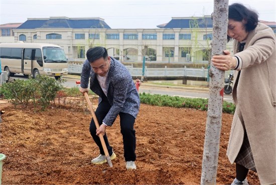 江西服装学院：“植”此青绿 江服同行