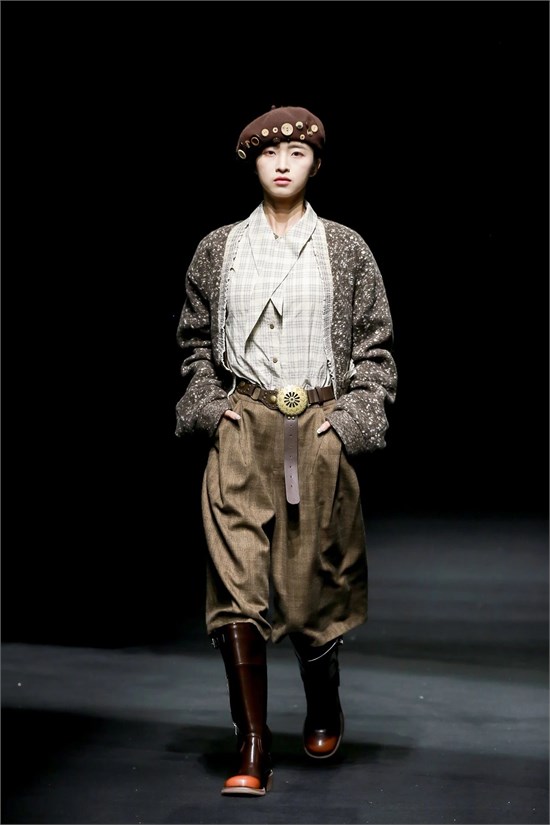 The Zrsh & In the Tea 25 A/W 编织对话时装发布会璀璨启幕