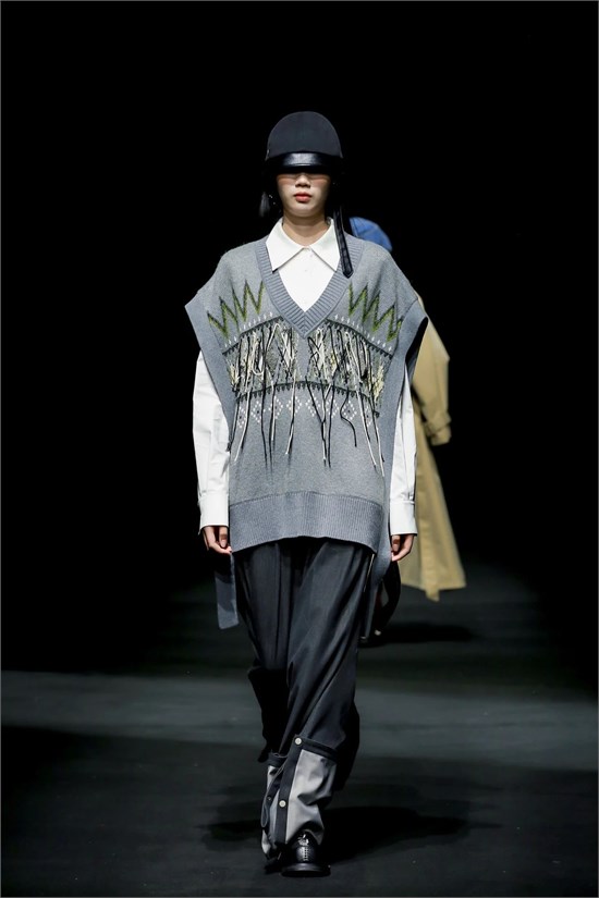 The Zrsh & In the Tea 25 A/W 编织对话时装发布会璀璨启幕