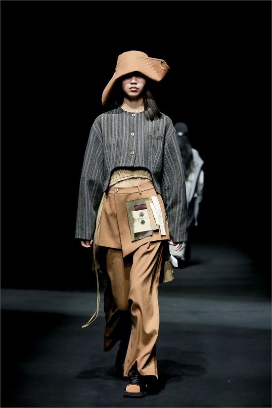 The Zrsh & In the Tea 25 A/W 编织对话时装发布会璀璨启幕