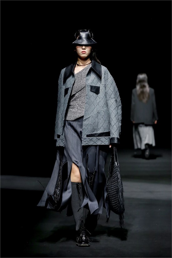 The Zrsh & In the Tea 25 A/W 编织对话时装发布会璀璨启幕