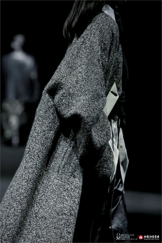 The Zrsh & In the Tea 25 A/W 编织对话时装发布会璀璨启幕