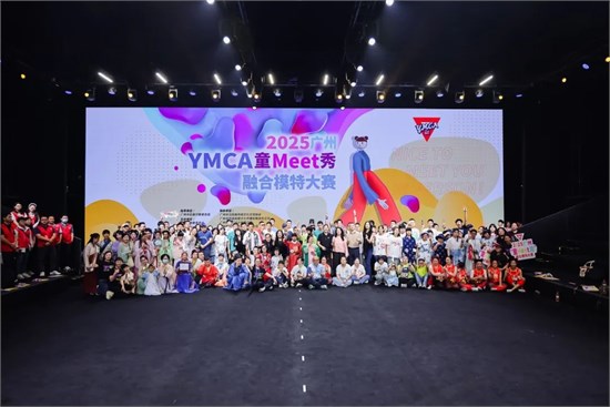 10后少女携“星星的孩子”打破T台边界 “不完美模特”的逆袭​