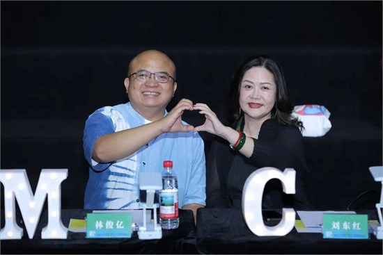 10后少女携“星星的孩子”打破T台边界 “不完美模特”的逆袭​