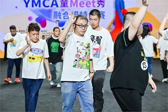 10后少女携“星星的孩子”打破T台边界 “不完美模特”的逆袭​