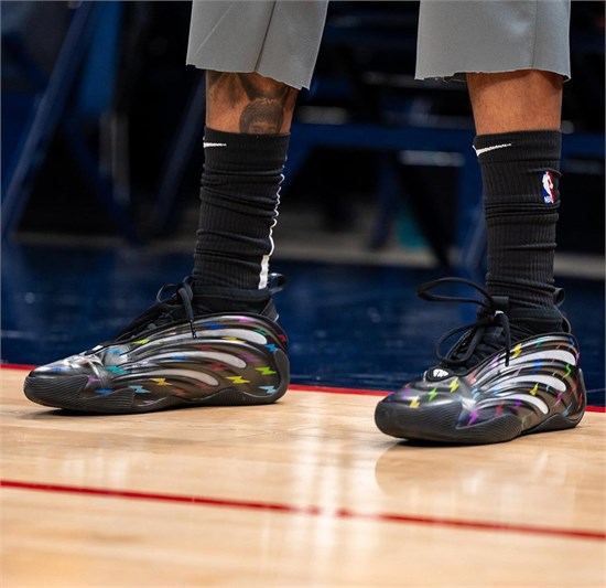 杰倫·威廉姆斯上腳特殊配色 Harden Vol.9 球鞋