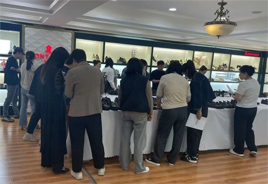 山東夢特嬌2025男鞋秋季新品訂貨會