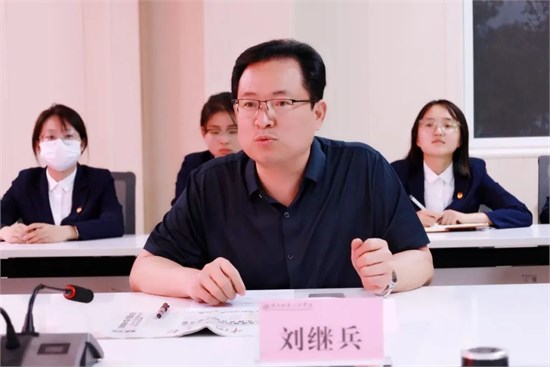 学校召开戍边支教西部计划志愿者服务队队员回信精神专题座谈会