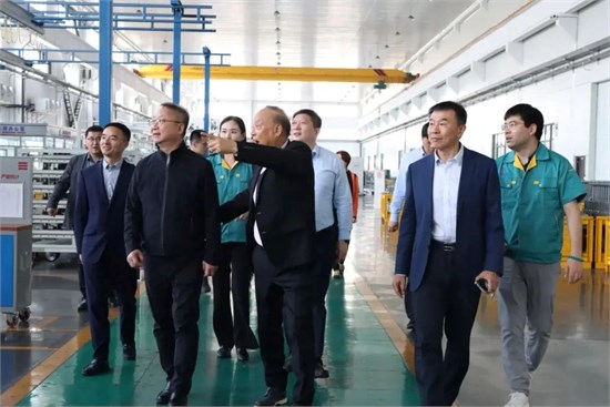 中国纺联会长孙瑞哲一行调研同和纺机，鼓励企业成为行业灯塔