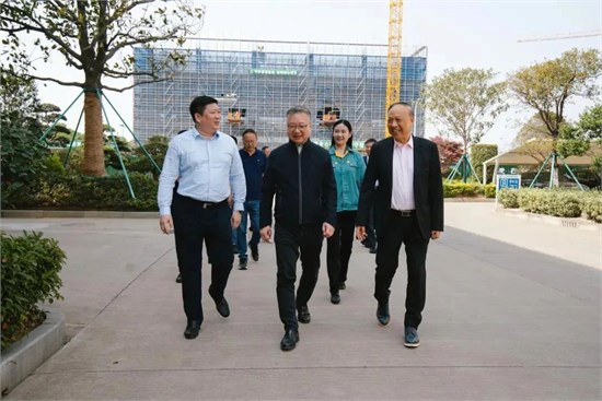 中国纺联会长孙瑞哲一行调研同和纺机，鼓励企业成为行业灯塔