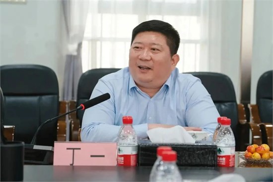 中国纺联会长孙瑞哲一行调研同和纺机，鼓励企业成为行业灯塔